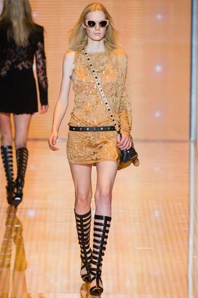 Look 11